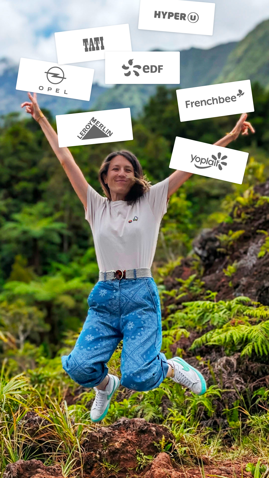 jump dans le cirque de Mafate avec les logos de marques pour lesquels j'ai travaillé